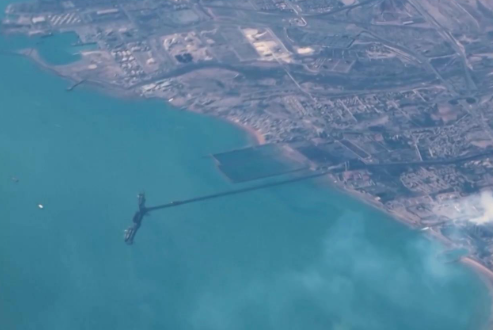 伊朗伊斯兰革命卫队：从18日傍晚起封锁霍尔木兹海峡