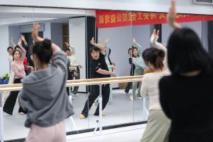 江苏海安：工会夜校丰富职工夜生活