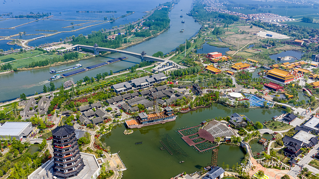 江苏宿迁：京杭大运河货运船只往来穿梭