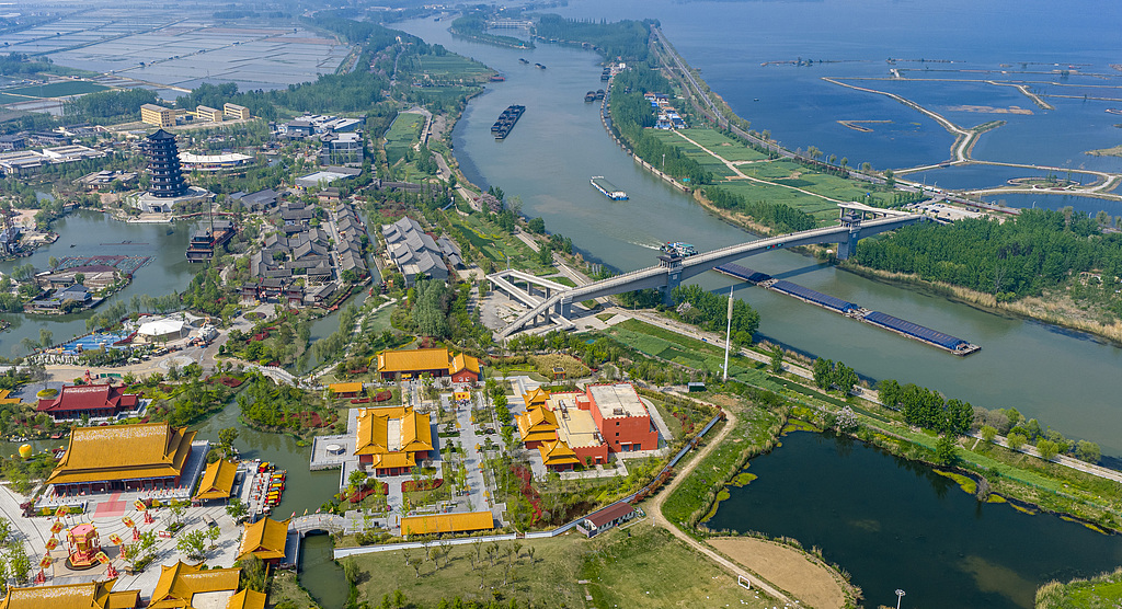 江苏宿迁：京杭大运河货运船只往来穿梭