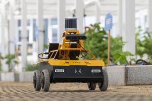 浙江金华：AI农业巡检机器人开展巡检