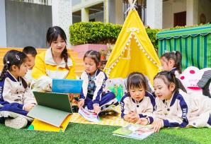 安徽淮北：萌娃在自然中感受阅读乐趣