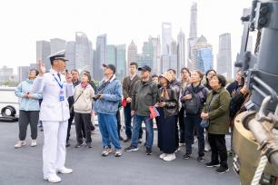 上海：市民参观现役主力舰艇