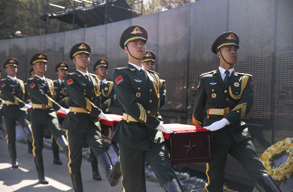 第十三批在韩中国人民志愿军烈士遗骸在沈阳安葬