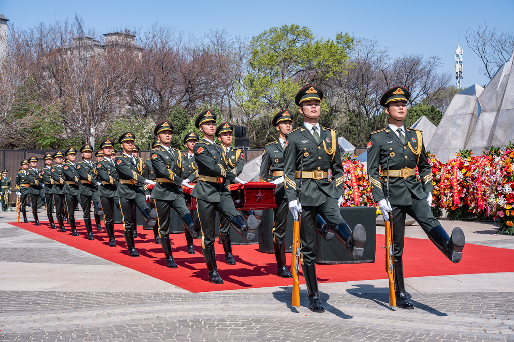 第十三批在韩中国人民志愿军烈士遗骸在沈阳安葬