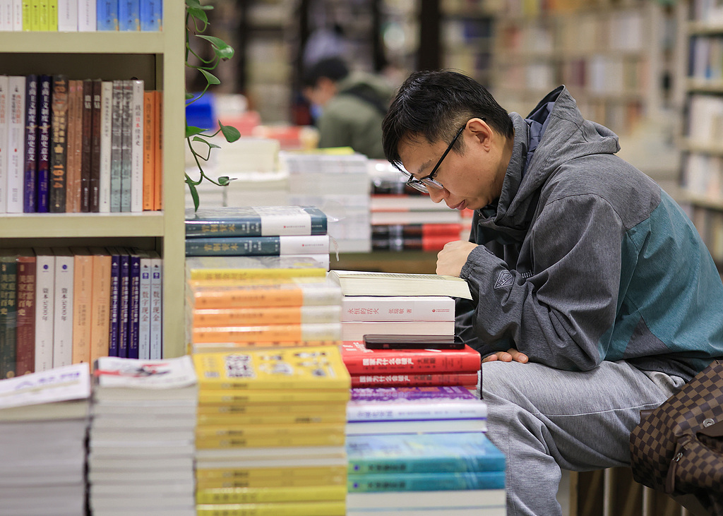 江苏南京：市民静享阅读时光