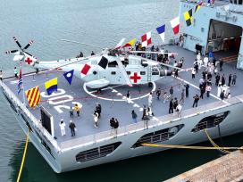 山东青岛：公众近距离参观海军舰艇