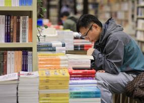 江苏南京：市民静享阅读时光