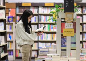 江苏南京：市民静享阅读时光
