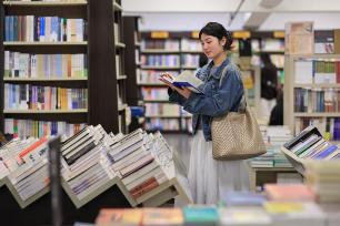 江苏南京：市民静享阅读时光