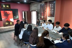 重庆：师生同上思政课 传承红色基因