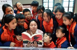 重庆：师生同上思政课 传承红色基因