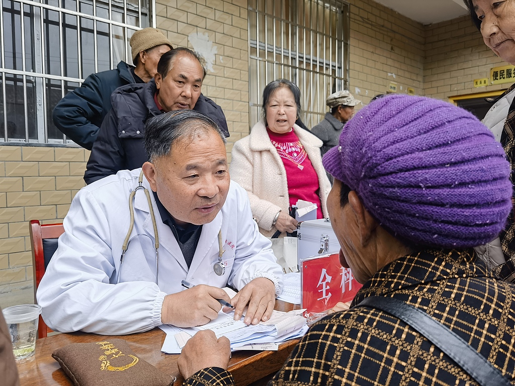 浙江嘉兴：便民巡诊义诊进乡村