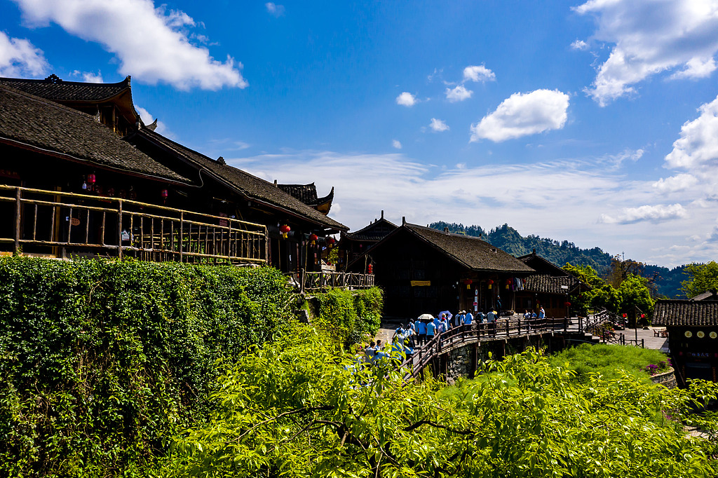 湖南花垣：十八洞村风光如画引客来