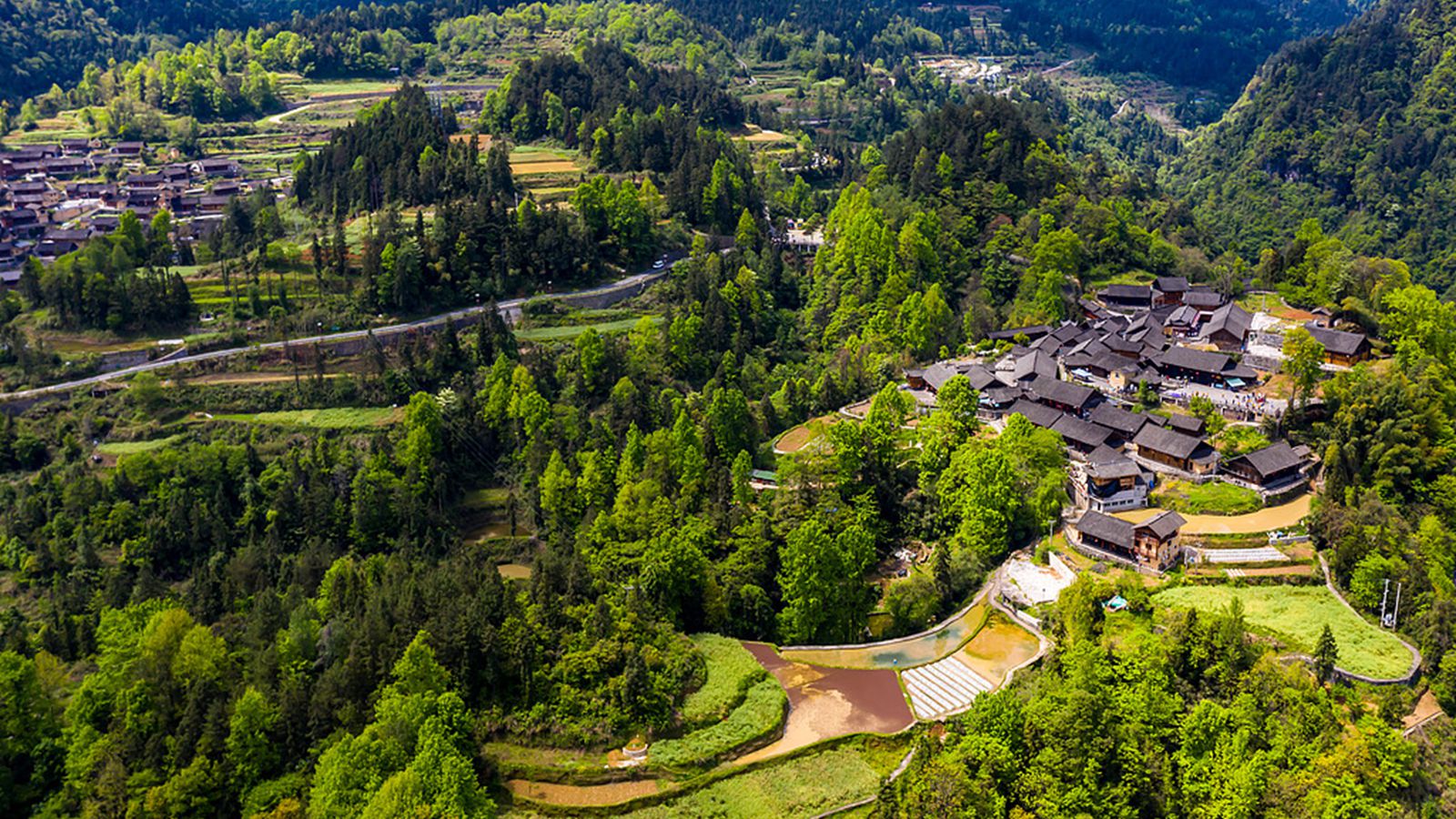湖南花垣：十八洞村风光如画引客来