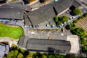 湖南花垣：十八洞村风光如画引客来