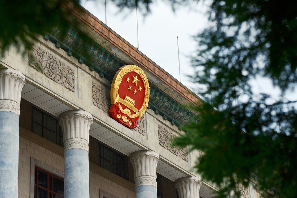 “实”字当头 “干”字为要（树立和践行正确政绩观）