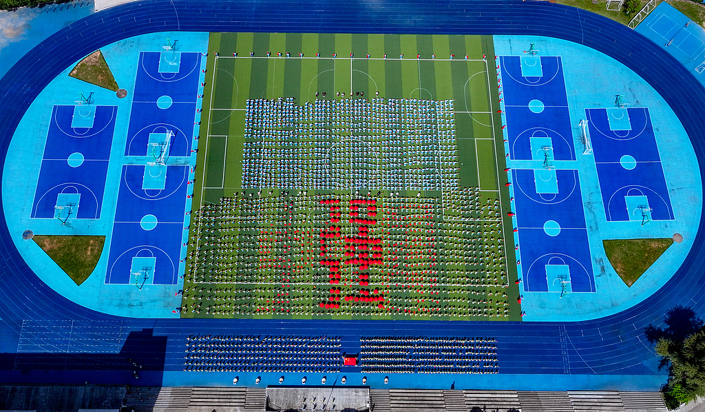 浙江淳安：学生齐诵誓言 迎接五四青年节