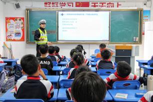 安徽合肥：交通安全宣传进校园