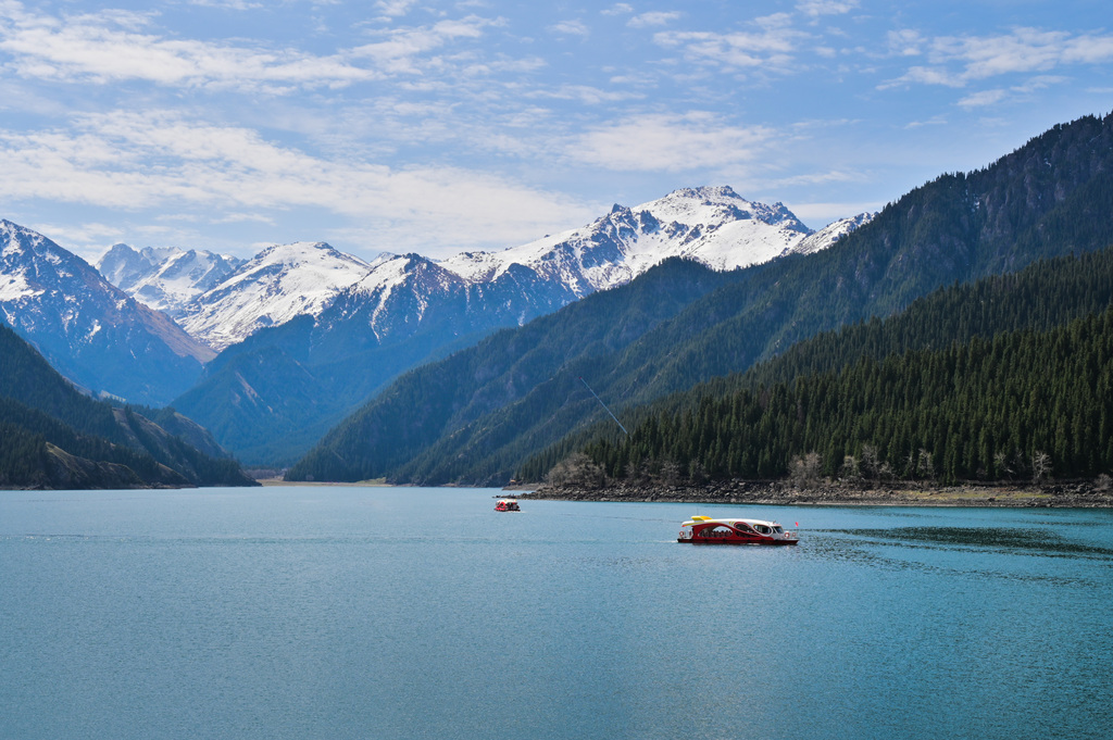新疆阜康：天山天池开湖迎客