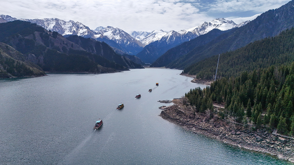 新疆阜康：天山天池开湖迎客
