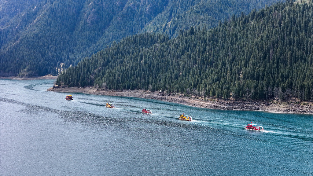 新疆阜康：天山天池开湖迎客