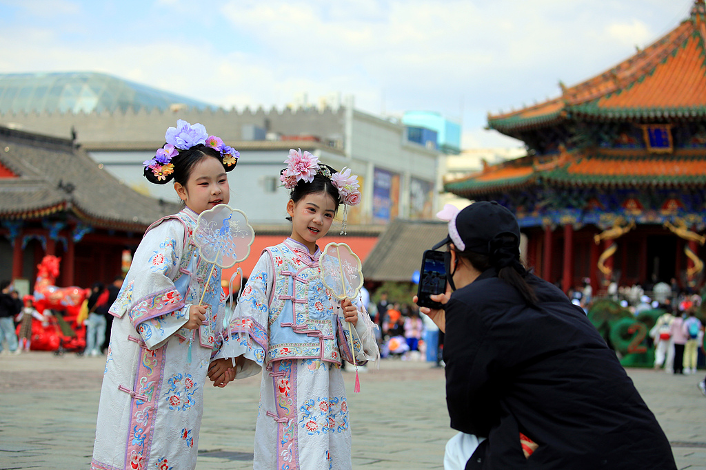 沈阳：“五一”假期临近 旅游市场持续升温