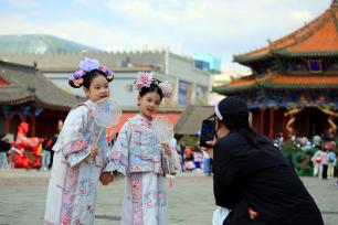 沈阳：“五一”假期临近 旅游市场持续升温