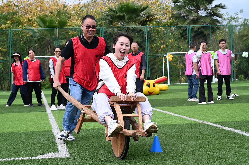 四川内江：职工趣味运动会迎“五一”