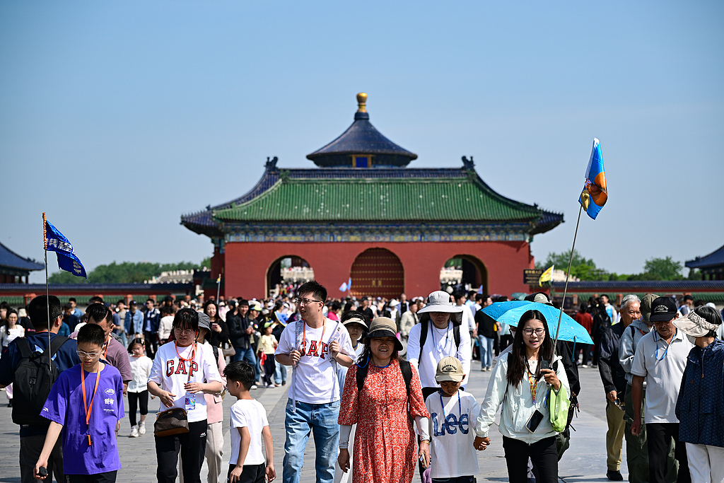“五一”假期首日 北京景区游人如织