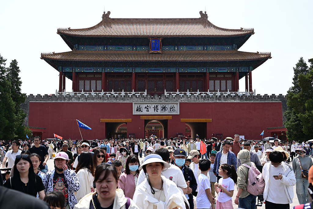 “五一”假期首日 北京景区游人如织