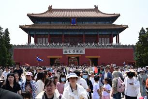 “五一”假期首日 北京景区游人如织
