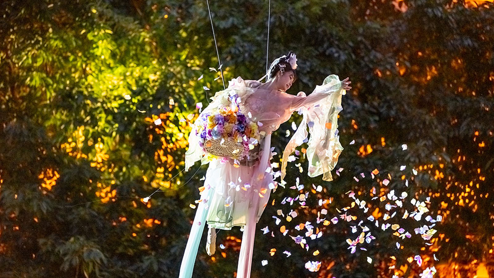 四川西昌：古城“天女散花”演绎国风浪漫
