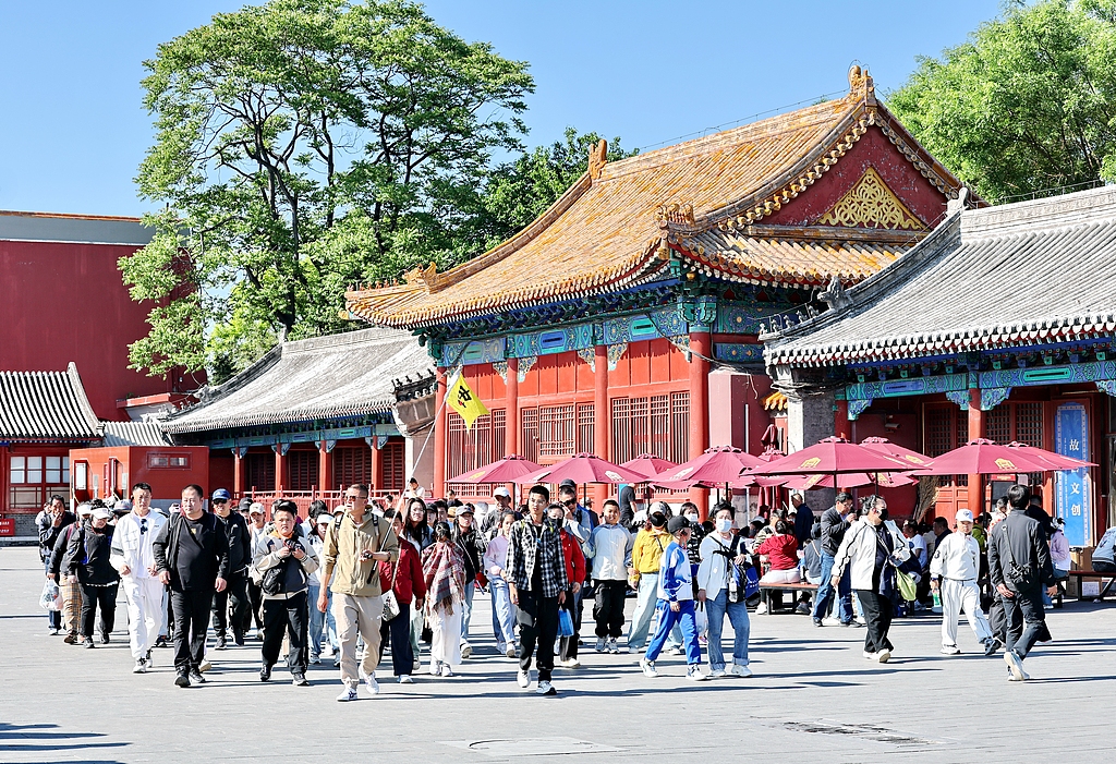 “五一”假期 游客游览故宫热情不减