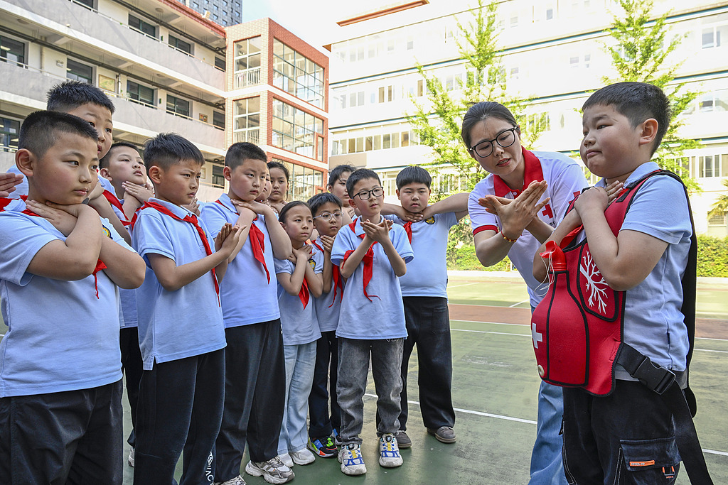 安徽合肥：小学生学习应急救护技能