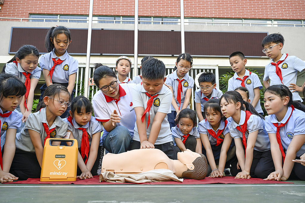 安徽合肥：小学生学习应急救护技能