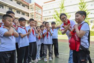 安徽合肥：小学生学习应急救护技能