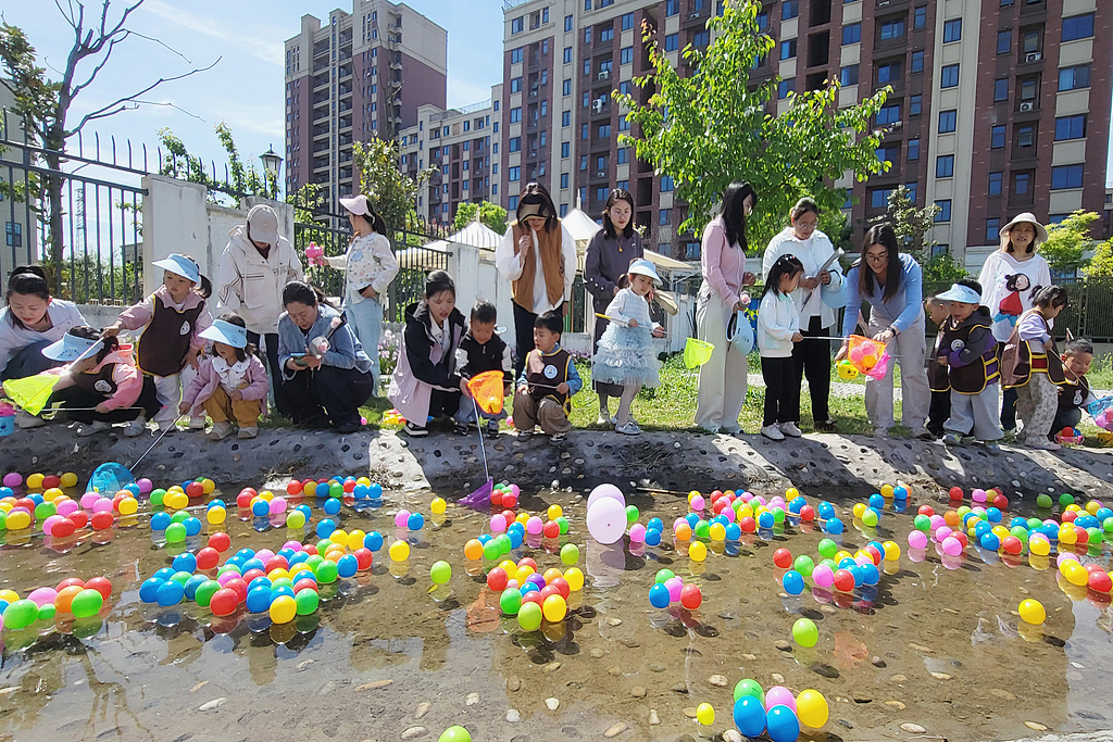 江苏灌云：幼儿园举办活动喜迎母亲节
