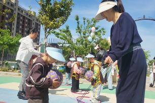 江苏灌云：幼儿园举办活动喜迎母亲节
