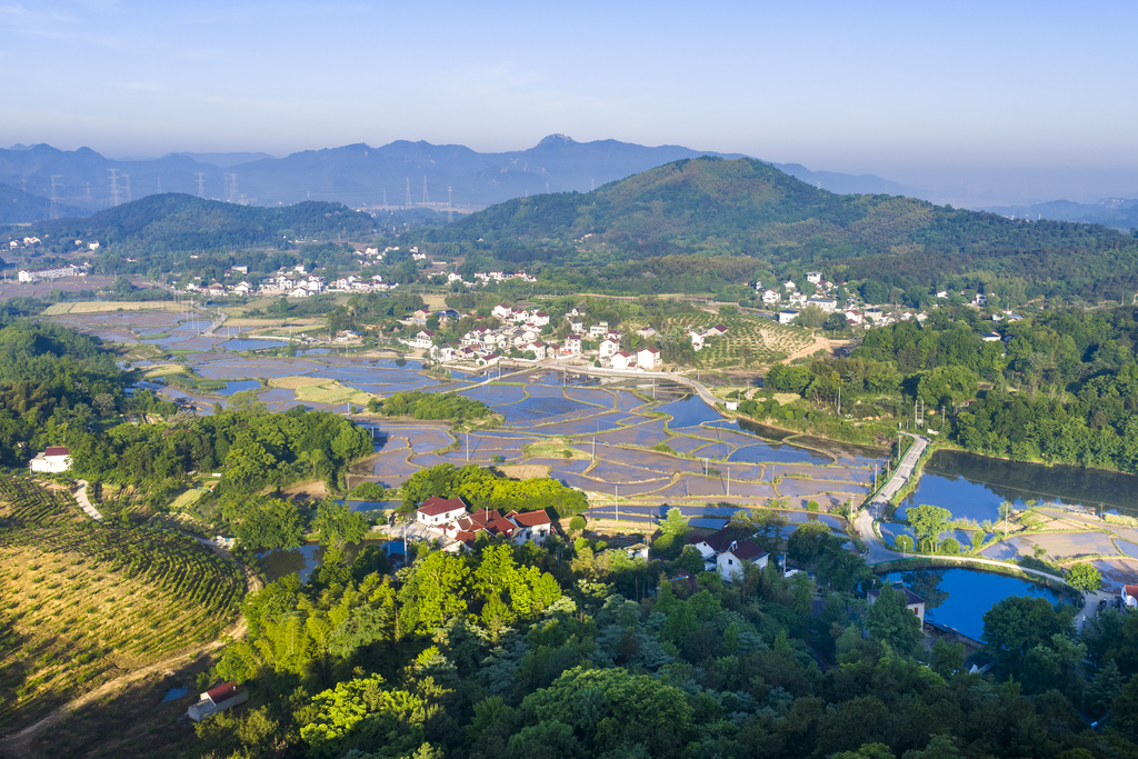 安徽芜湖：梯田民居映青山绘就山水田园画卷