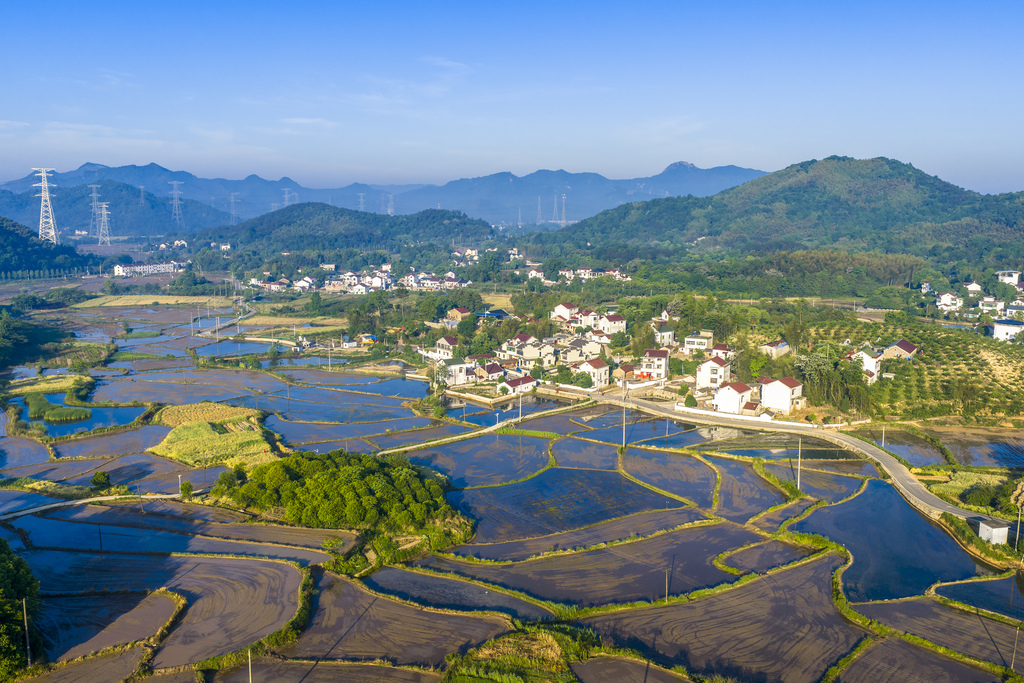 安徽芜湖：梯田民居映青山绘就山水田园画卷