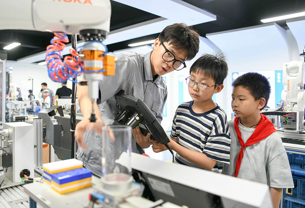 安徽铜陵：科普课堂进校园 点亮少年科学梦