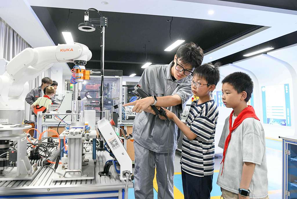 安徽铜陵：科普课堂进校园 点亮少年科学梦