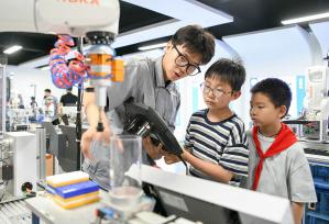 安徽铜陵：科普课堂进校园 点亮少年科学梦