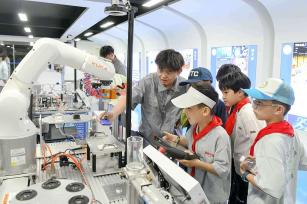 安徽铜陵：科普课堂进校园 点亮少年科学梦