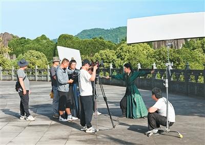 给AI短剧“治未病”（“融”观中国）