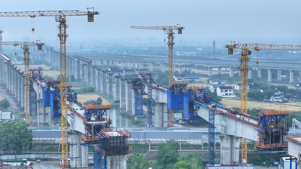 江苏张家港：通苏嘉甬高铁建设正酣