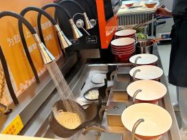 北京“AI机器人食堂”向市民开放