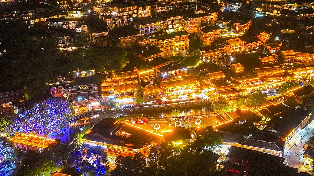 贵州雷山：夜经济点燃西江千户苗寨新活力