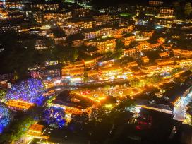 贵州雷山：夜经济点燃西江千户苗寨新活力